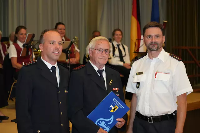 Hans Rauch für 70 Jahre Feuerwehr geehrt
